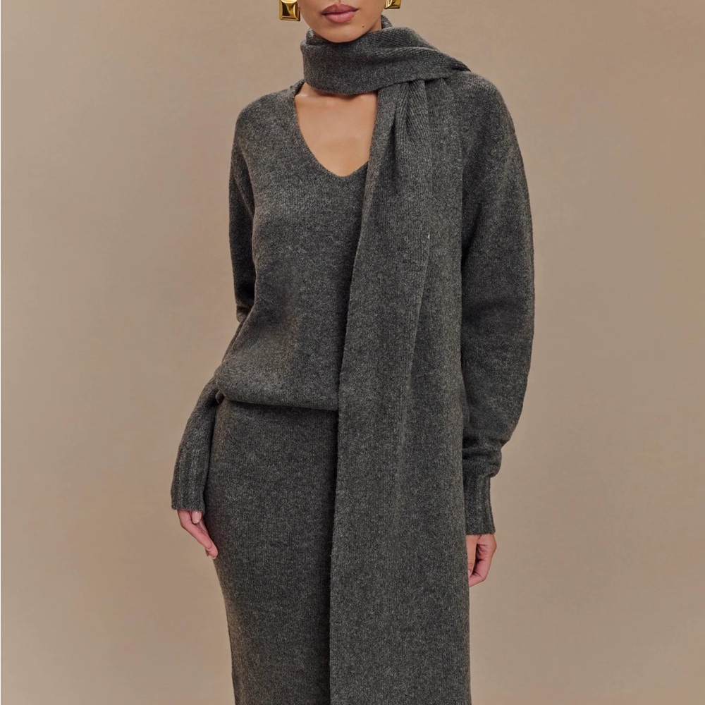 MESHKI Ella V neck knit jumper with scarf set !